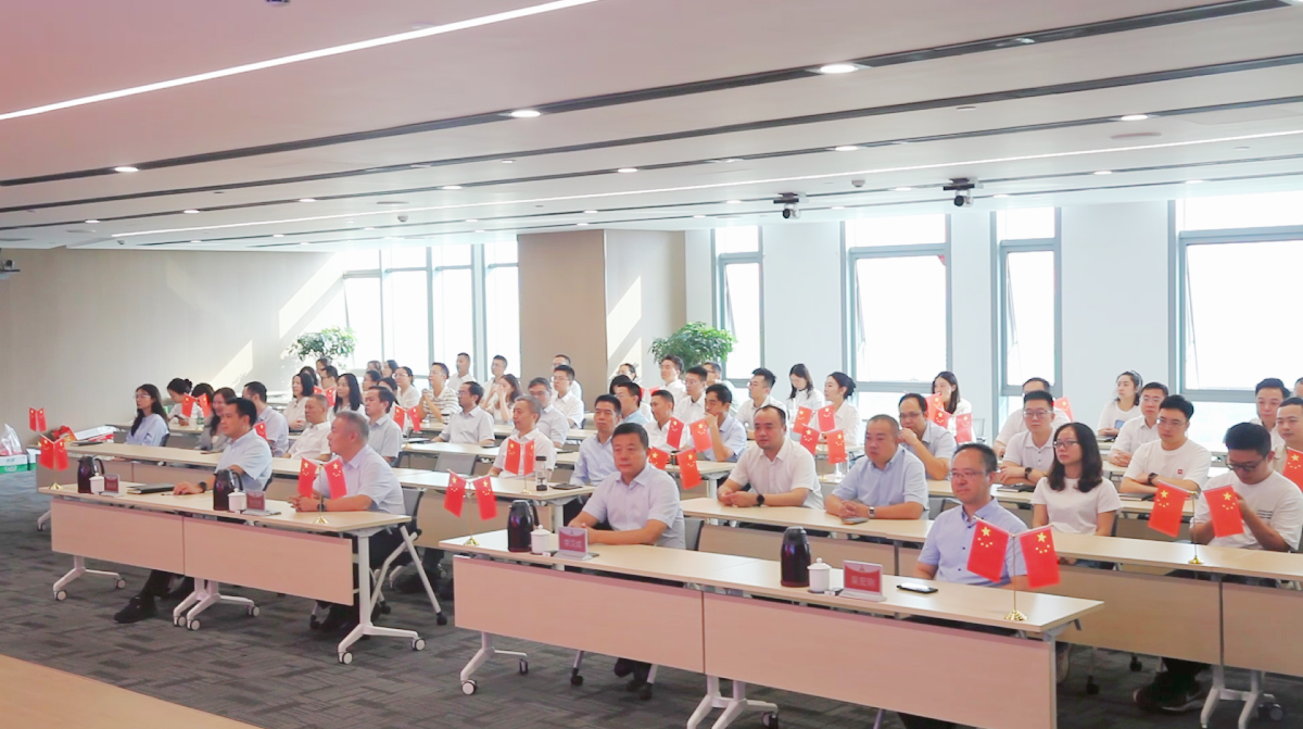 民航二所组织观看纪念中国人民抗日战争暨世界反法西斯战争胜利80周年大会